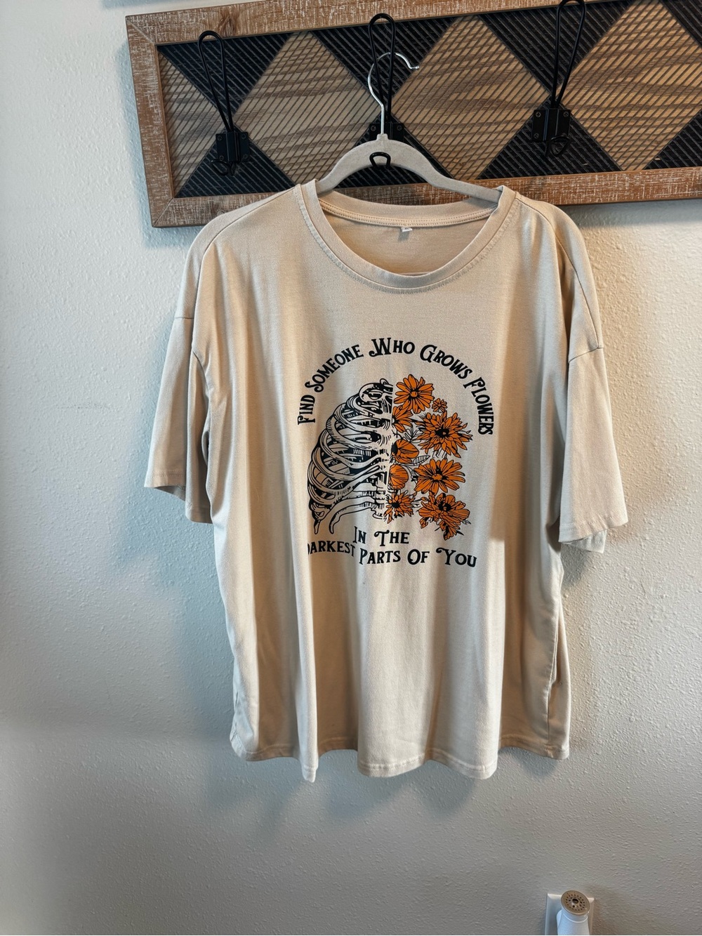 SHEIN Beige Graphic Short Sleeve Tee with Orange Floral Rib Cage Print